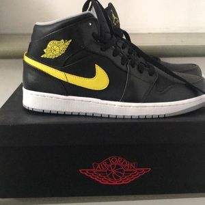 Air Jordan 1 mid